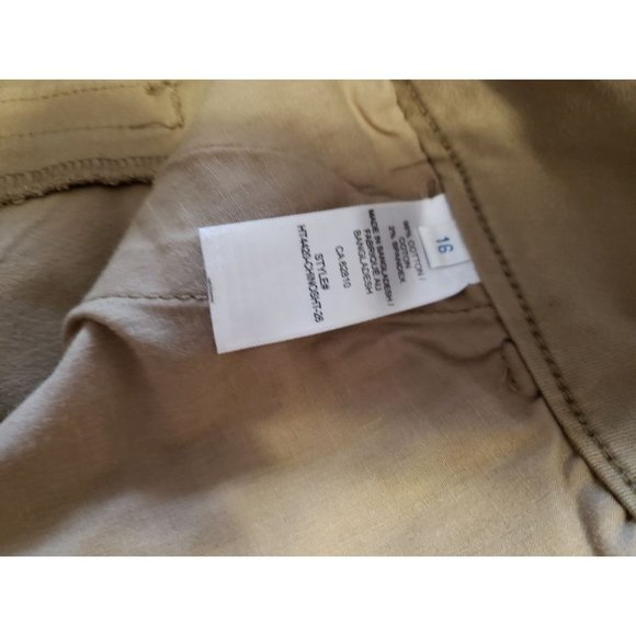 Shorts - Picture 3 of 4